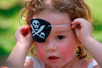 Niña con disfunción visual y aprendizaje
